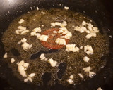 Foto del paso 2 de la receta: Polenta con cebolla balsámica, pimiento asado, feta y tomillo