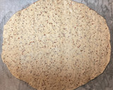 Foto del paso 2 de la receta: Pizza de jamón serrano con aceitunas negras