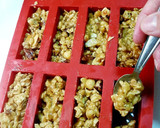 Foto del paso 3 de la receta: Barritas de toffee con müsli y chocolate