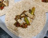 Foto del paso 5 de la receta: Burritos de verduras y pollo