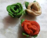 A picture of step 2 of Tricolour rose sweet.