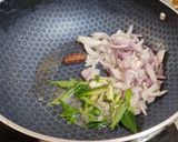 A picture of step 3 of Curd brinjal gravy.