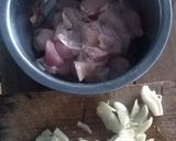 Foto langkah ke 1 dari resep Tumis Ayam Jamur Berkuah.