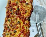 Foto del paso 7 de la receta: Pizza de pepperoni y gorgonzola con alcaparras