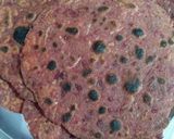 A picture of step 4 of Beetroot Thepla.
