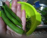 Foto del paso 1 de la receta: Canutos (Habas en su vaina) con chorizo