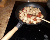 Foto del paso 3 de la receta: Arroz rojo con champiñón