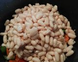 Foto del paso 4 de la receta Alubias blancas con salsa chile chipotle