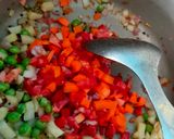 A picture of step 2 of Vegetable maggi.