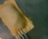 A picture of step 7 of Pocket pizza.
