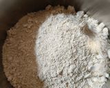 A picture of step 1 of Oats veggies chilla.