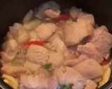 รูปขั้นตอนการทำที่ 3 ของ ผัดกระเพรา พริกแห้ง ลูกชิ้นปลาภูเก็ต หมูสามชั้น