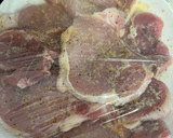 Foto del paso 2 de la receta: ✨Chuletas a mi manera 🥩😋 Arroz con maíz y tostones