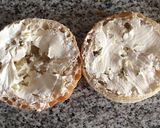 Foto del paso 2 de la receta: Montado de salmón y queso con huevo revuelto