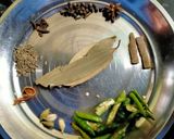 A picture of step 2 of Matar Pulao.