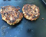 Une image de l'étape 7 de Hamburgers aux tomates séchées,ail mariné et épices italiennes.