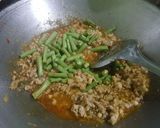 รูปขั้นตอนการทำที่ 4 ของ ผัดกระเพราไก่
