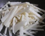 Hình bước làm 2 của món Củ sắn xào nấm và đậu hũ