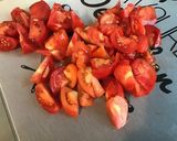 Une image de l'étape 2 de Saucisses aux tomates, courgette blanche et herbes aromatiques.
