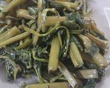 Foto langkah ke 2 dari resep Tumis kangkung.