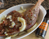 Foto del paso 1 de la receta: Pierna de pavo guisada en su jugo con almendra
