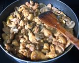 Foto langkah ke 5 dari resep Cah Ayam Jamur.
