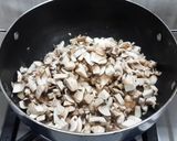 A picture of step 2 of Pepper mushroom mini bread pizza.