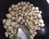 A picture of step 1 of Roasted Makhana.