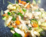 Foto del paso 5 de la receta: Wok de verduras con pollo