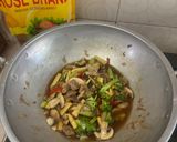 Foto langkah ke 5 dari resep Tumis Jamur Brokoli.