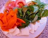 Foto del paso 1 de la receta: Sándwich de mozzarella, zanahoria y tomate envuelto en tortilla