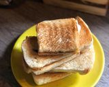 Gambar langkah 5 resipi Kaya Butter Toast.