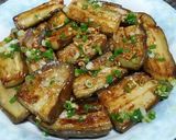 Hình bước làm 2 của món Cà tím chiên - dầu hành