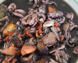 Foto langkah ke 9 dari resep Cumi hitam kuah pedas.