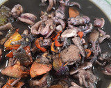 Foto langkah ke 9 dari resep Cumi hitam kuah pedas.