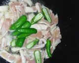 A picture of step 3 of French beans chicken and veg fried rice.