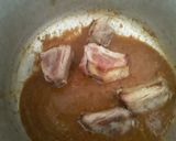 Foto del paso 3 de la receta: Costillas de cerdo en salsa de vino tinto🍖🍷🍅