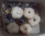 Foto langkah ke 7 dari resep Donat Kentang Takaran sendok empuk dan montok. Tips menguleni pakai tangan.