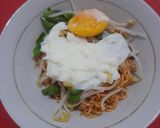 Foto langkah ke 5 dari resep Mie Goreng Pedas by Jesslyn Orlane.