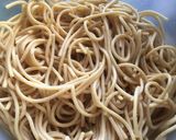 Foto del paso 2 de la receta: Fideos integrales con pollo, crema, verdeo y jamón