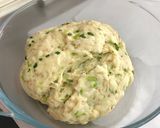 A picture of step 5 of Scallion (Spring Onion) cream Crackers.