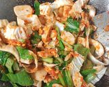 Foto langkah ke 5 dari resep Mie Tektek Goreng.
