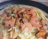 Foto del paso 2 de la receta: Pasta Fetuccini Alfredo con mix de Mariscos!