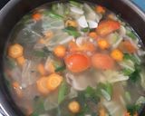 Foto langkah ke 4 dari resep Sayur Sop Telur Puyuh.
