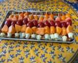 Une image de l'étape 7 de Minis brochettes apéro au saumon, melon, tomates et fromage.