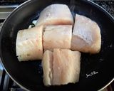 Foto del paso 1 de la receta: Lomos de merluza en salsa de pimiento del Piquillo