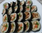 Foto langkah ke 8 dari resep Sushi roll ala rumahan (Norimaki Sushi).
