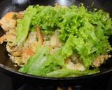 รูปขั้นตอนการทำที่ 8 ของ ก๋วยเตี๋ยวคั่วไก่ใส่กุ้ง By mirokuri