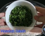 Foto langkah ke 5 dari resep Stik bawang renyah gurih tanpa telur.