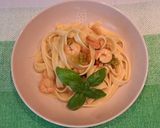 Foto del passaggio 4 della ricetta Fettuccelle al sapore d'estate🌱🦐🏵🥜🏖